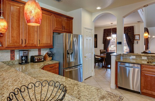 West Kissimmee House | Lakefront Villa, Close to Disney with Theater, Game Room and amazing pool deck