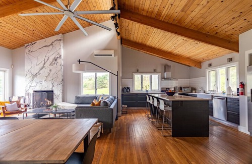Narrowsburg Cabin | Lakefront w/Hot Tub, Game Room, + Fireplace