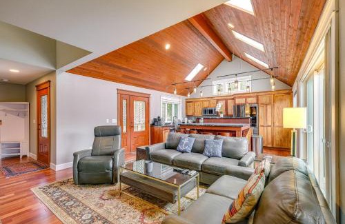 Rollingbay House | Lakefront Washington Home with Grill, Dock and Kayaks!
