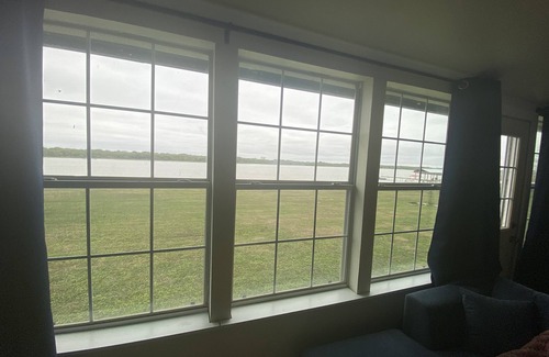 Dinero Cabin | Lakehouse Birdwatcher Paradise