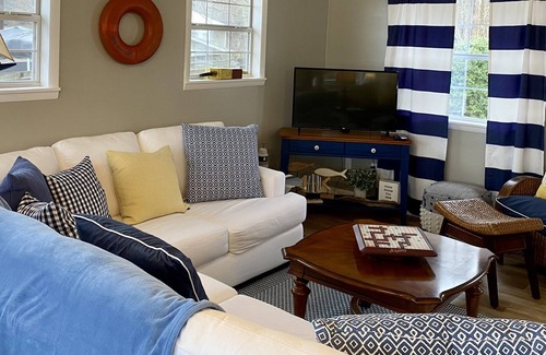 Alexander City House | Lakehouse & Boathouse 330 ft of water frontage. Kayak/paddleboat/pontoon rentals