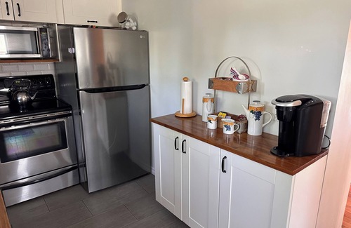 Dunnville Cabin | Lakehouse In Port Maitland on the shores of Lake Erie. Enjoy views & swimmingn