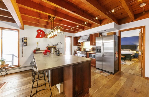 Highland Lake House | Lakehouse in the Woods- 2 Hours from NYC- 5 bedroom- 4,300 sq ft Newly Renovated