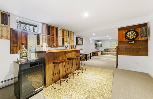 Highland Lake House | Lakehouse in the Woods- 2 Hours from NYC- 5 bedroom- 4,300 sq ft Newly Renovated