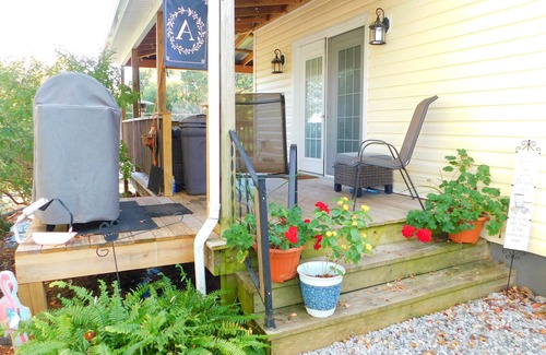 Clarksville House | Lakehouse in town with boat slip at Marina