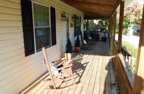 Clarksville House | Lakehouse in town with boat slip at Marina