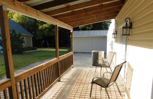 Clarksville House | Lakehouse in town with boat slip at Marina
