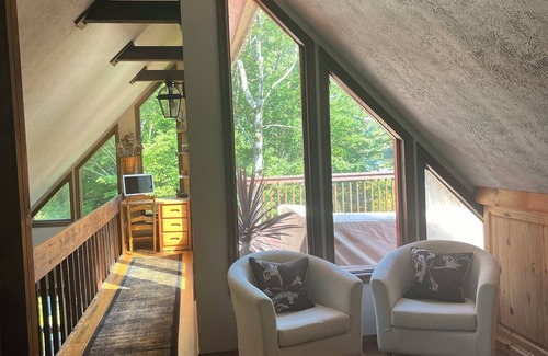 Briar Crest Woods House | Lakehouse Retreat 3BR+loft Fenced Yard Pet Friendly Game Room canoe Slopes