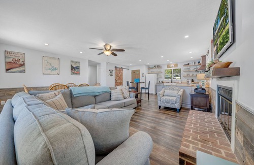 Moneta House | Lakehouse w/Private Dock, Hot tub, & Firepit