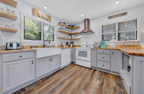 Moneta House | Lakehouse w/Private Dock, Hot tub, & Firepit