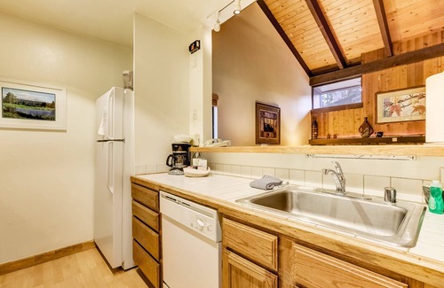 Rancho Bijou Condo | Lakeland Village - Walk to the beaches of Lake Tahoe!