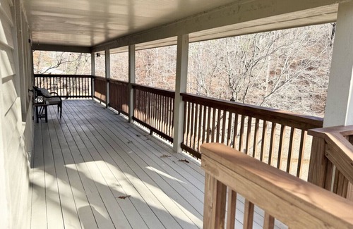 Jacksons' Gap House | Lakeshore - AU Games, Graduation, Summer Vacay & More!