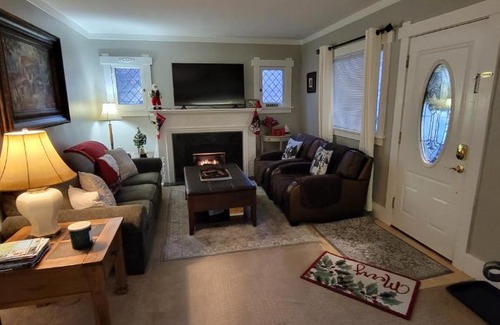 Coeur d'Alene House | Lakeshore Cottage Coeur d Alene