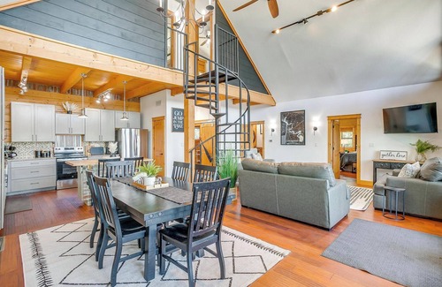 Dennis House | Lakeshore Lodge in peaceful Granbury