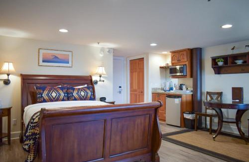 Homer House | Lakeshore Lodging Lodge 615