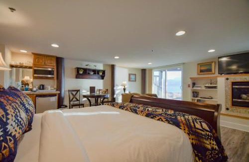Homer House | Lakeshore Lodging Lodge 615