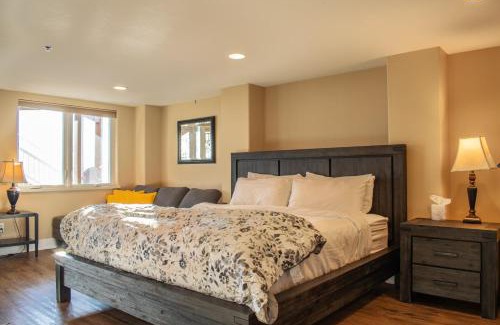 Homer House | Lakeshore Lodging Lodge 622