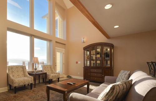 Homer House | Lakeshore Lodging Lodge 710