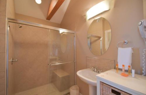 Homer House | Lakeshore Lodging Lodge 710