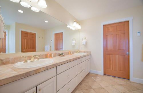 Homer House | Lakeshore Lodging Lodge 711