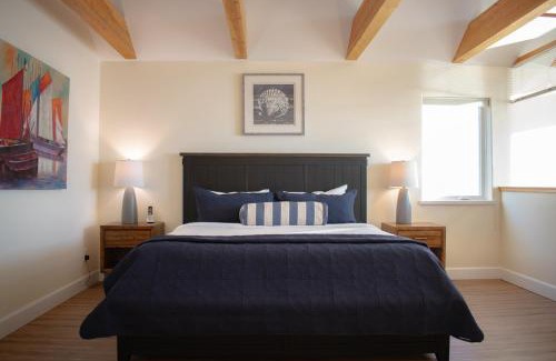 Homer House | Lakeshore Lodging Lodge 713