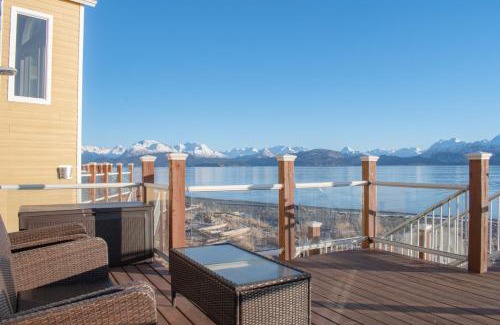 Homer House | Lakeshore Lodging Lodge 713