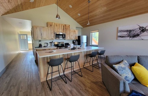 Homer Condo | Lakeshore Lodging Luxury Suites