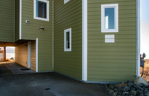 Homer Condo | Lakeshore Lodging Ocean Front Lodges