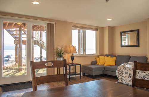 Homer Condo | Lakeshore Lodging Ocean Front Lodges