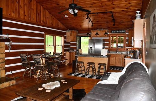 Abingdon Cabin | Lakeshore Retreat