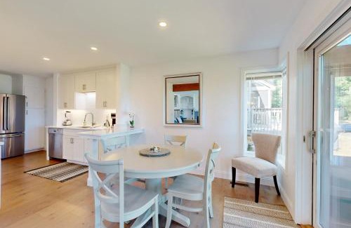 Gilford House | Lakeshore Retreat