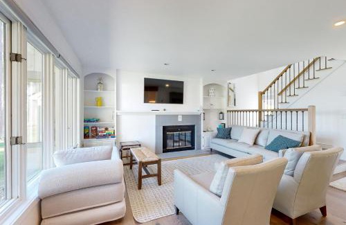 Gilford House | Lakeshore Retreat