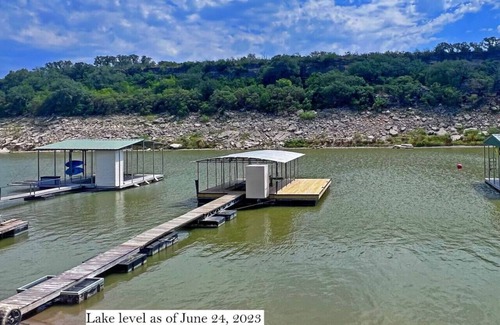 Spicewood House | Lakeshore Splendor- Lakefront + Dock!