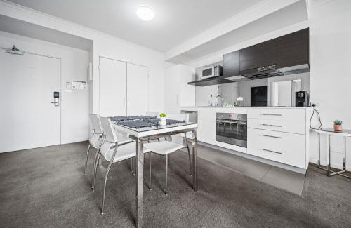 Greenway Apartment | Lakeside 1-Bed Unit Conveniently by Shops DUPLICATE