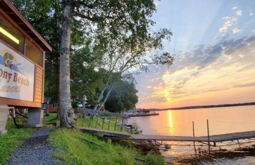 Ray House | Lakeside 2 Bedroom Glacier Cabin On Kab