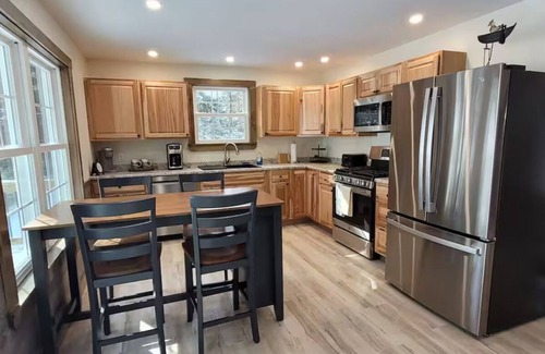 Sullivan House | Lakeside 2-bedroom house in Sullivan with WiFi and AC.