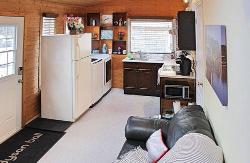 Timberlea House | Lakeside 2Br/1Ba 2 levels Apt Prvt Bath/Kitchen/Entrance 10 min to Halifax