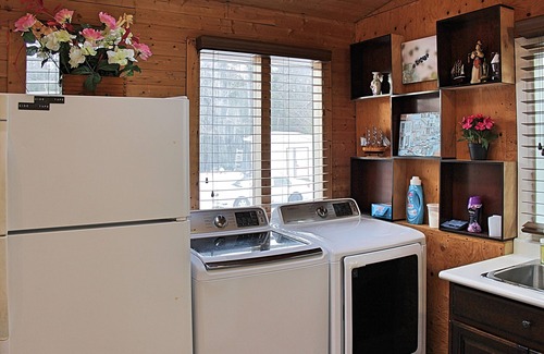 Timberlea House | Lakeside 2Br/1Ba 2 levels Apt Prvt Bath/Kitchen/Entrance 10 min to Halifax