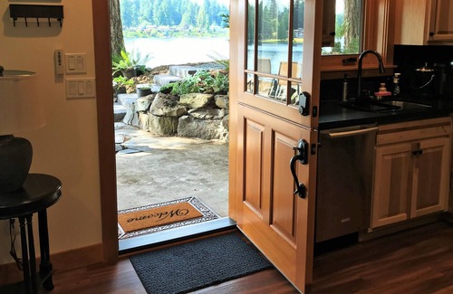 Woodinville House | Lakeside Apartment - Picturesque and Peaceful