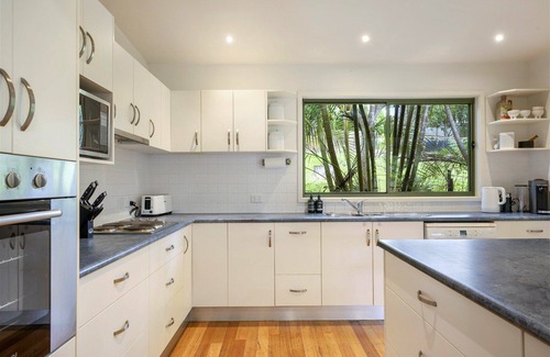 Macmasters Beach House | Lakeside at Macmasters Beach