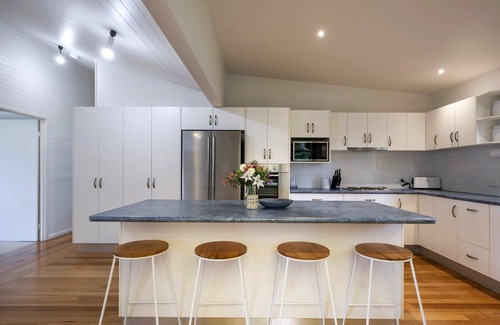 Macmasters Beach House | Lakeside at Macmasters Beach