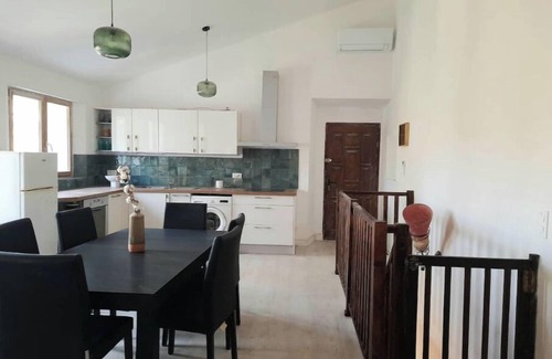 Le Cannet-des-Maures House | Lakeside Barn Retreat Near Vidauban’s Vineyards & Chateaux