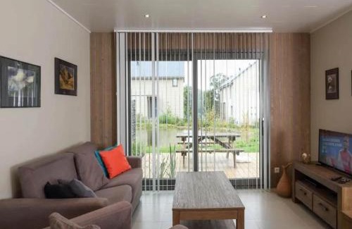 Froidchapelle Villa | Lakeside Bliss Retreat