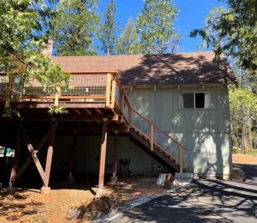 Arnold House | Lakeside BLS Retreat near Big Trees & Bear Valley