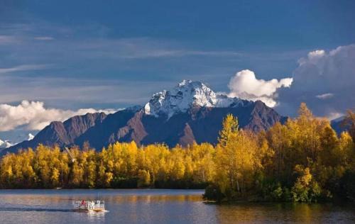 Wasilla House | Lakeside Boathouse