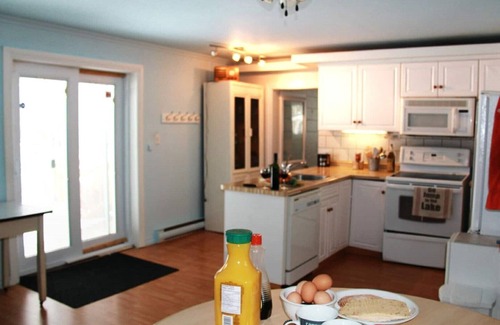 Lambton Shores Apartment | Lakeside Breeze, 7ppl Private Patio, walk to beach