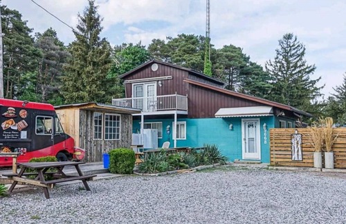 Lambton Shores Apartment | Lakeside Breeze, 7ppl Private Patio, walk to beach