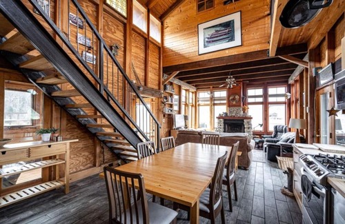 Cascade Cabin | Lakeside Cabin Retreat Relax at Private Lake House!