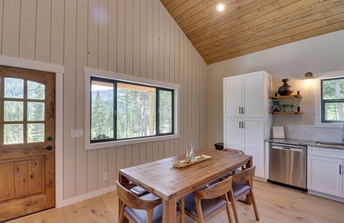 Lakeside Cabin | Lakeside Cabin w/Hot Tub: 3 Mi to Flathead Lake!