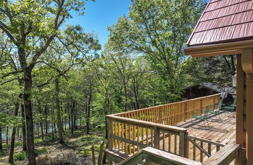 Golden House | Lakeside Cabin with Cozy Loft!